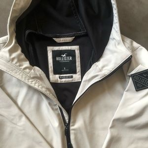 Hollister slightly uses men’s jacket.